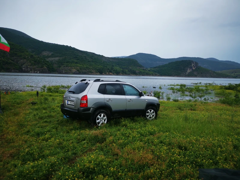 Hyundai Tucson 2.0 crdi, снимка 15 - Автомобили и джипове - 53101074