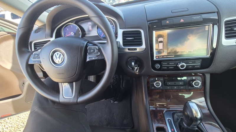VW Touareg 3.0TDI R- LINE 100%РЕАЛНИ КМ!360% КАМЕРА ВИДЕО , снимка 14 - Автомобили и джипове - 53502263