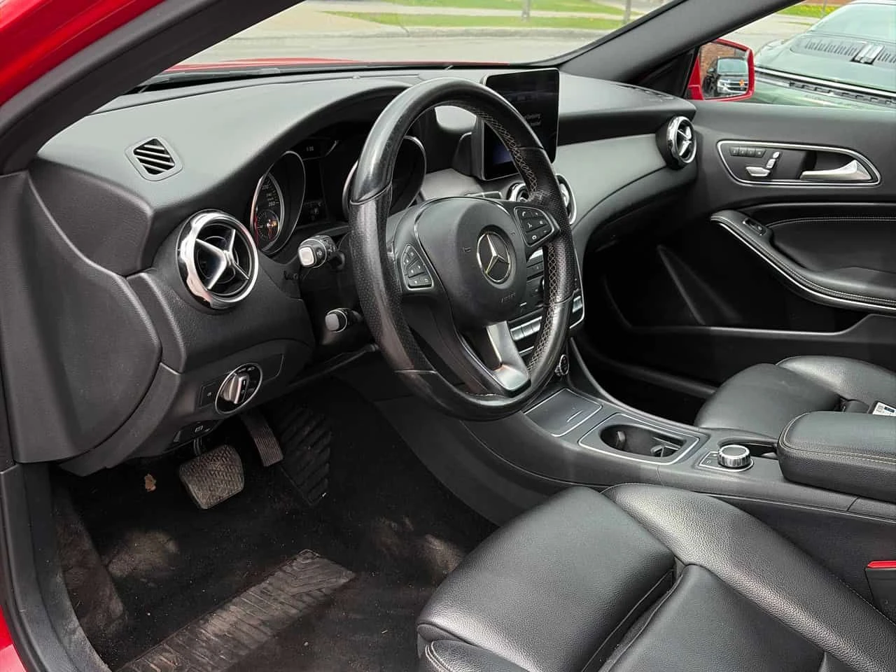 Mercedes-Benz GLA 250 /CAMERA/ПОДГРЕВИ/ПАНОРАМА/АВТОКРЕДИТ , снимка 5 - Автомобили и джипове - 54595437