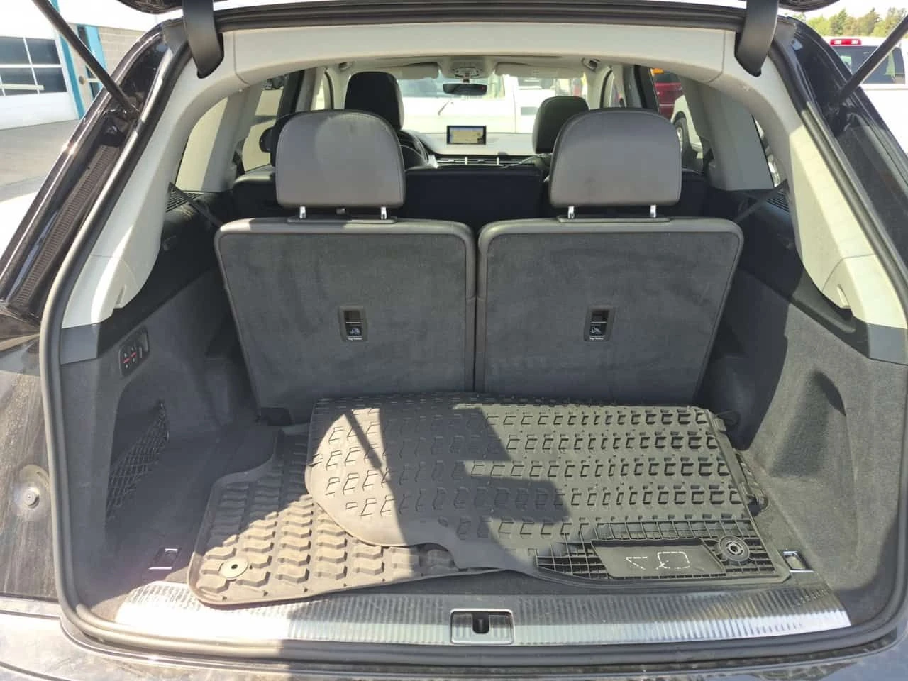 Audi Q7 * PROGRESSIV * ПАНО * ПОДГРЕВИ * KEYLESS * CARFAX, снимка 15 - Автомобили и джипове - 54624040
