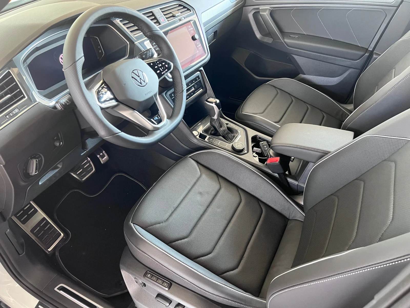 VW Tiguan Allspace Tiguan LWB PA R-line 2.0 TDI 4MOTION DSG, снимка 4 - Автомобили и джипове - 54755914