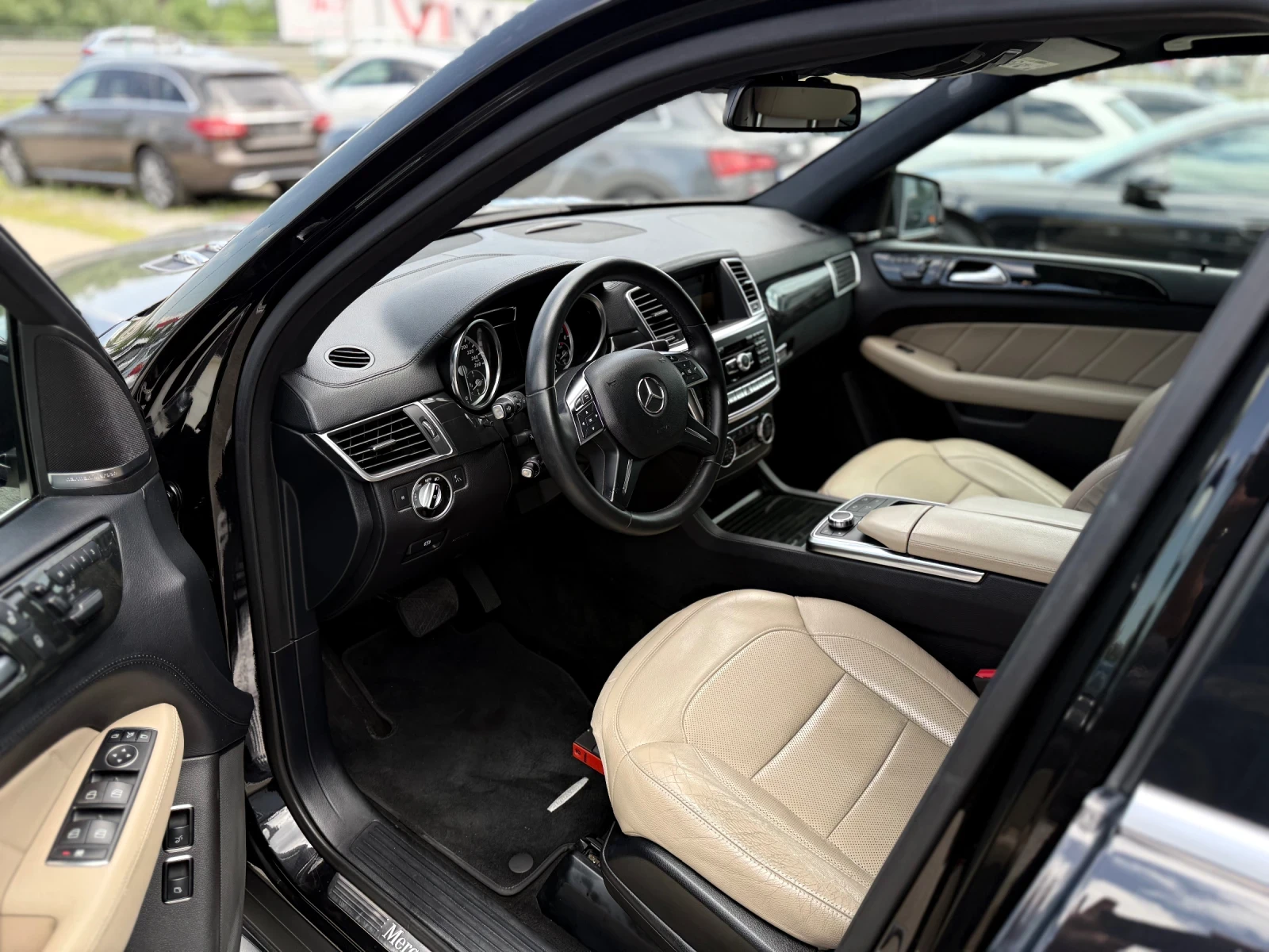 Mercedes-Benz GL 350 AMG FULL 3xTV PANO 7m 11.2015g, снимка 9 - Автомобили и джипове - 55172754