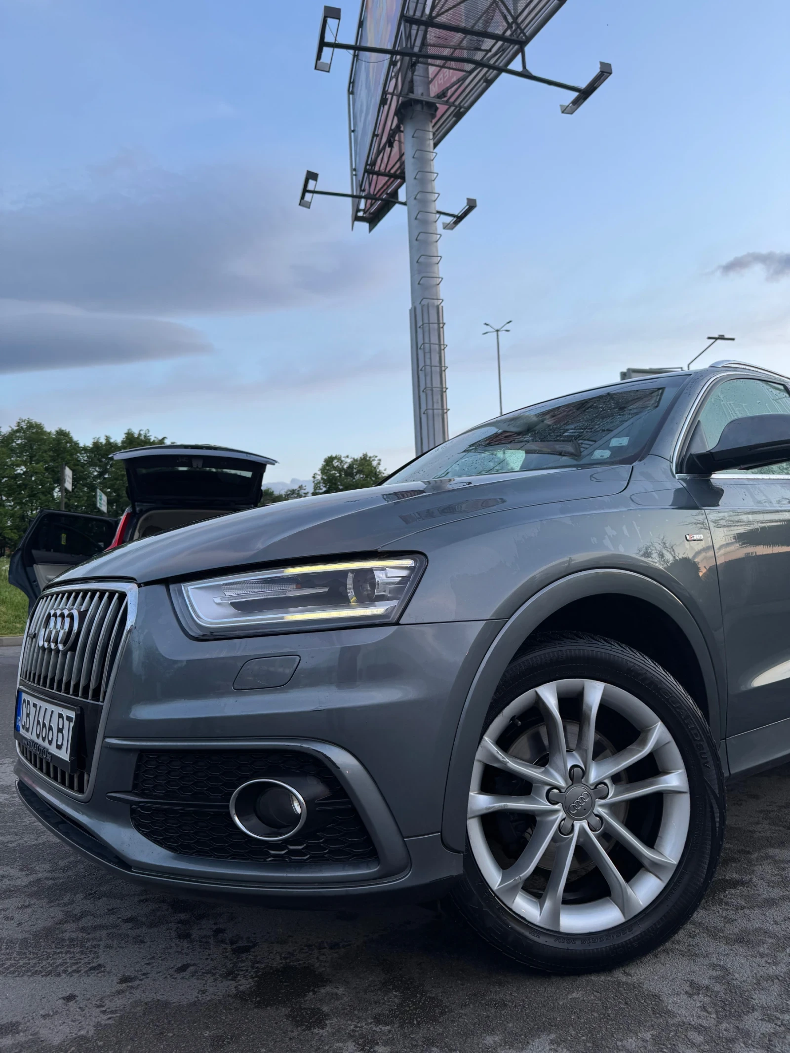 Audi Q3, снимка 2 - Автомобили и джипове - 56104113