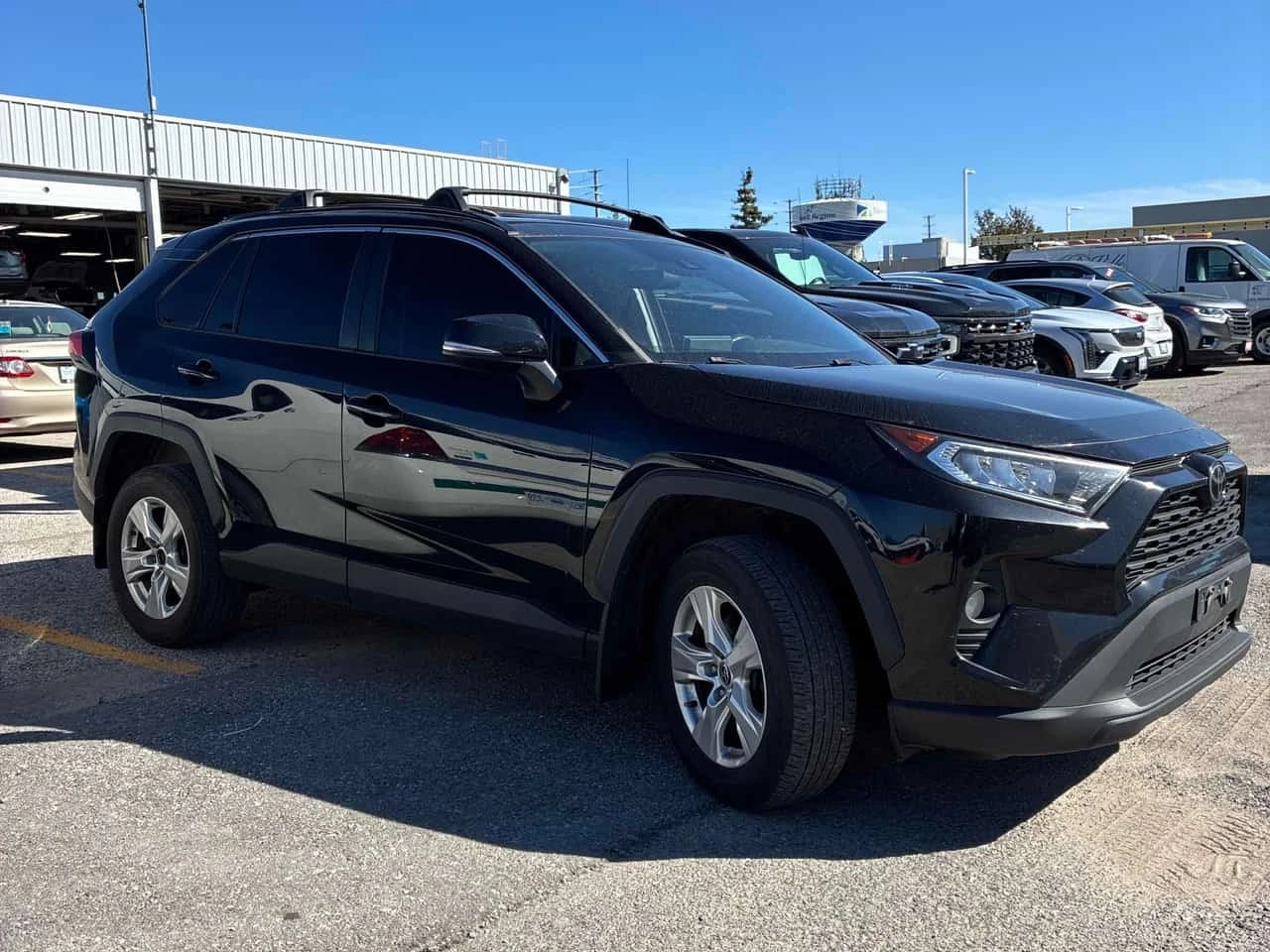 Toyota Rav4 * XLE * АВТОКРЕДИТ * ГЛАВНО ПРЕДСТАВИТЕЛСТО, снимка 4 - Автомобили и джипове - 56213645