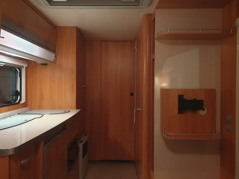 Каравана Wilk 530, снимка 10 - Каравани и кемпери - 53422107