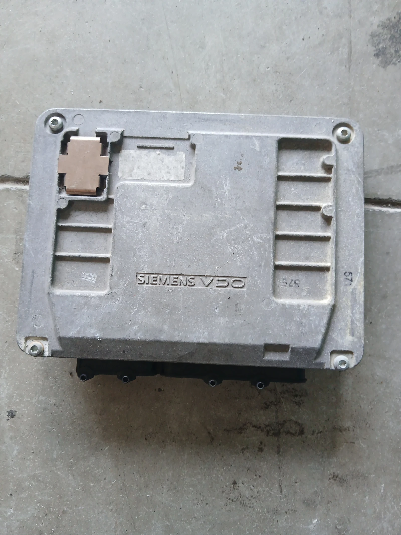 03E 906 023 B Компютър VW Polo , снимка 2 - Части - 54761828