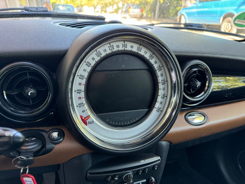 Mini Clubman D 1.6 N47 NAVI, XENON, PANO, снимка 8 - Автомобили и джипове - 46771460