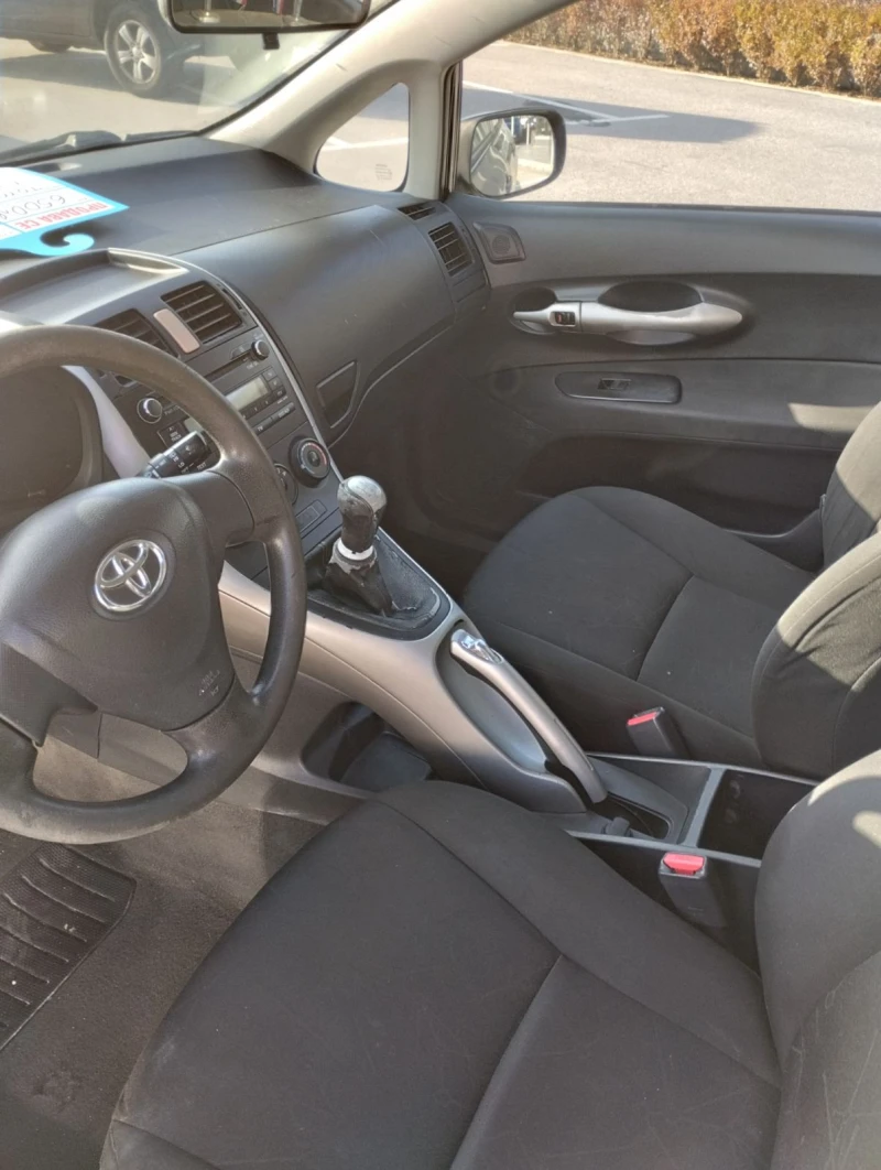 Toyota Auris 1.4, снимка 5 - Автомобили и джипове - 47583159