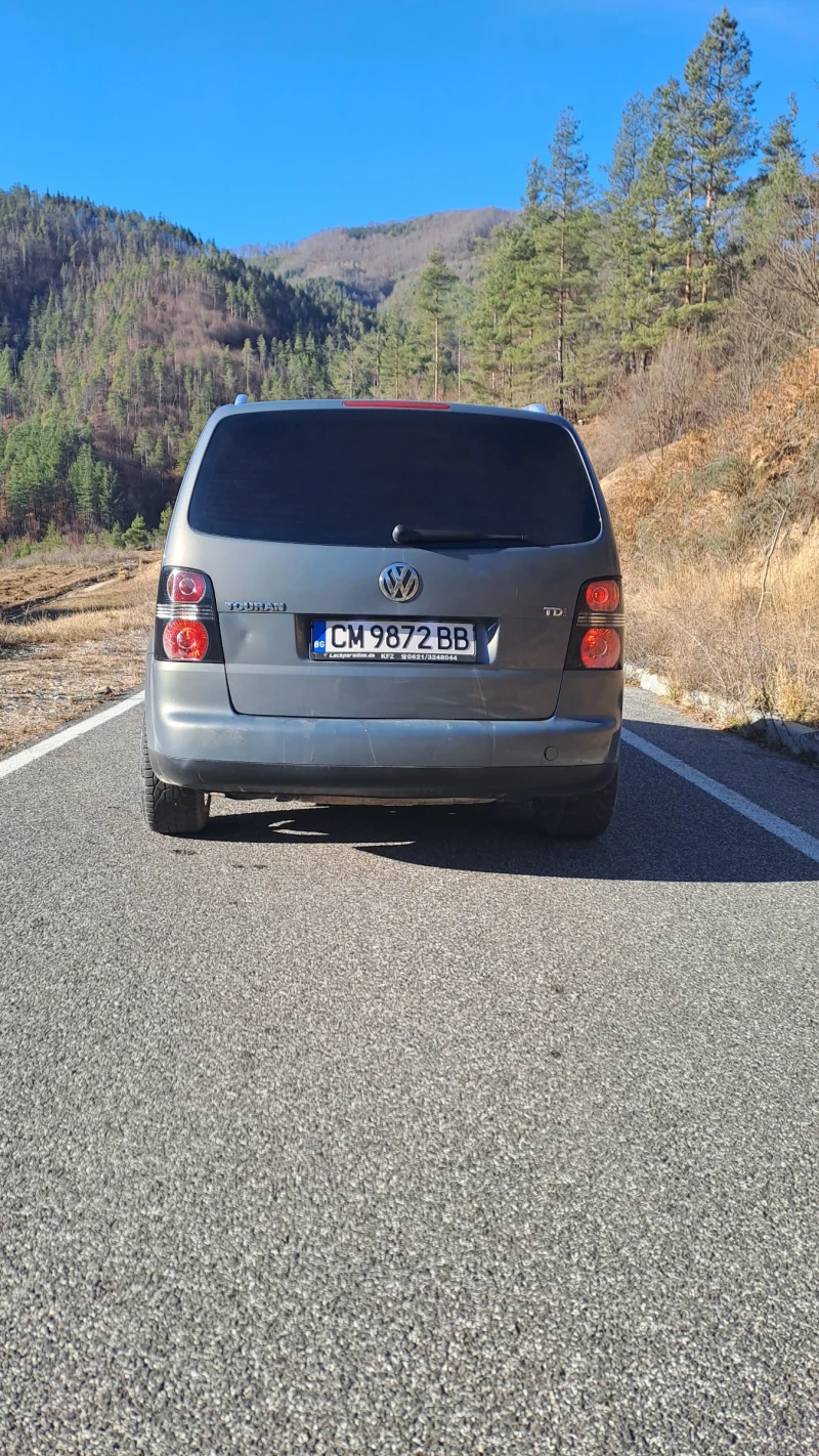 VW Touran 1.9 105к, снимка 4 - Автомобили и джипове - 48118010