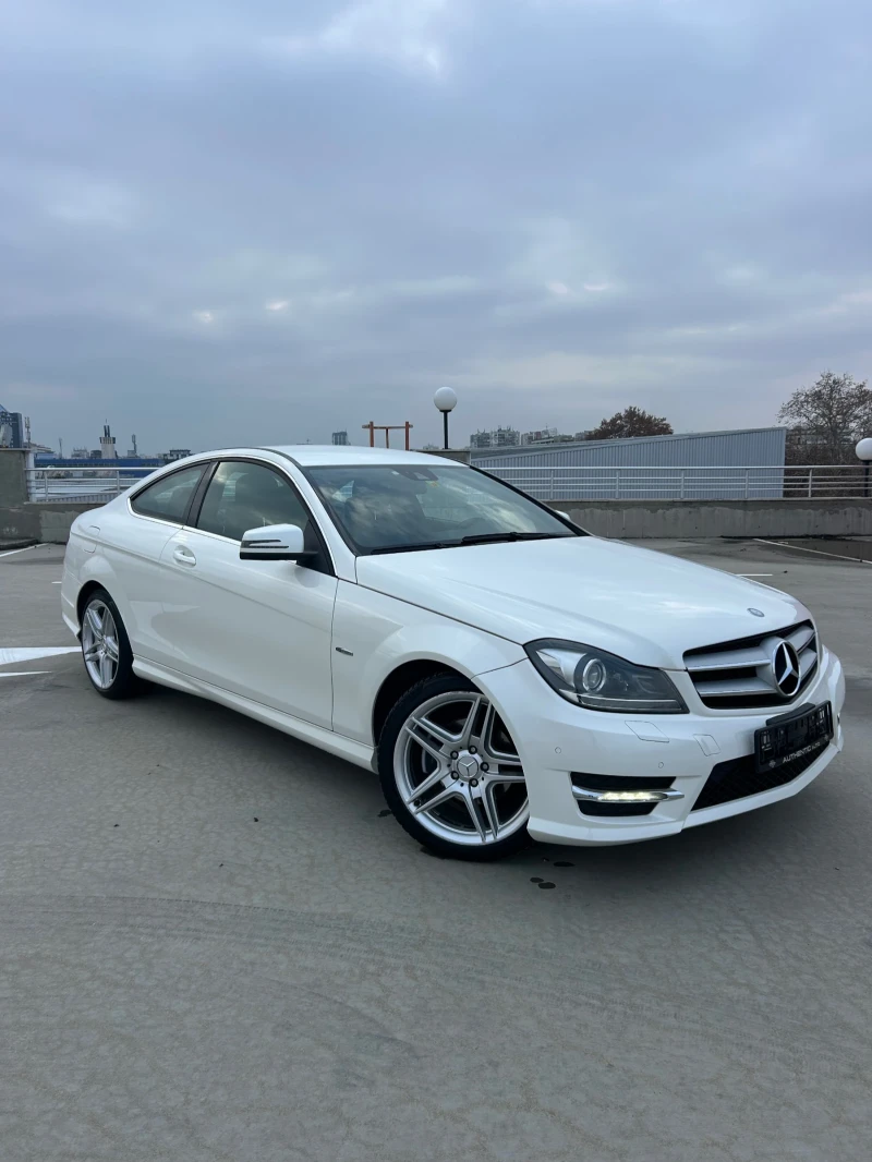 Mercedes-Benz C 180 AMG PACK // HARMAN KARDON, снимка 1 - Автомобили и джипове - 48348115