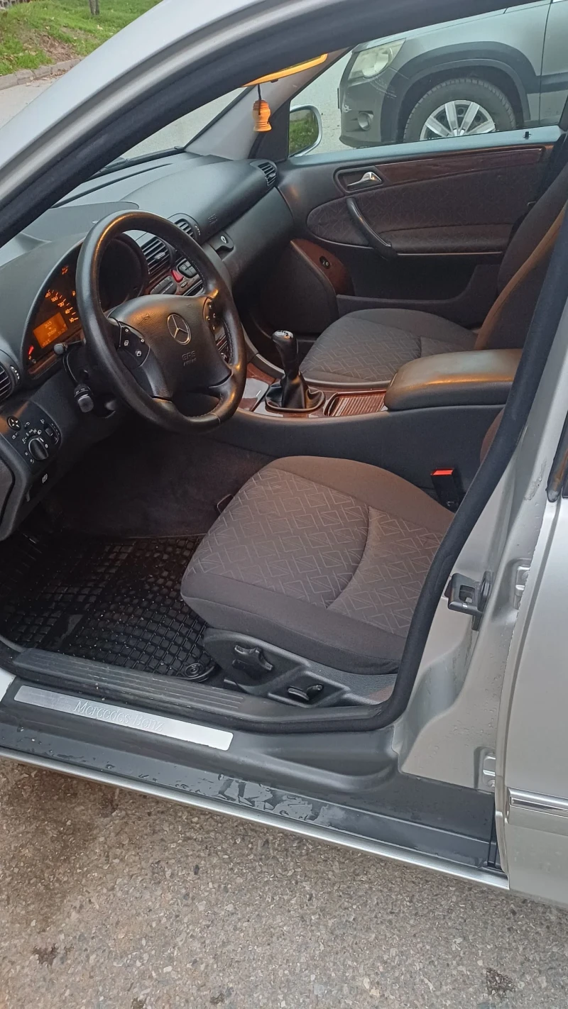 Mercedes-Benz C 200, снимка 7 - Автомобили и джипове - 52890587