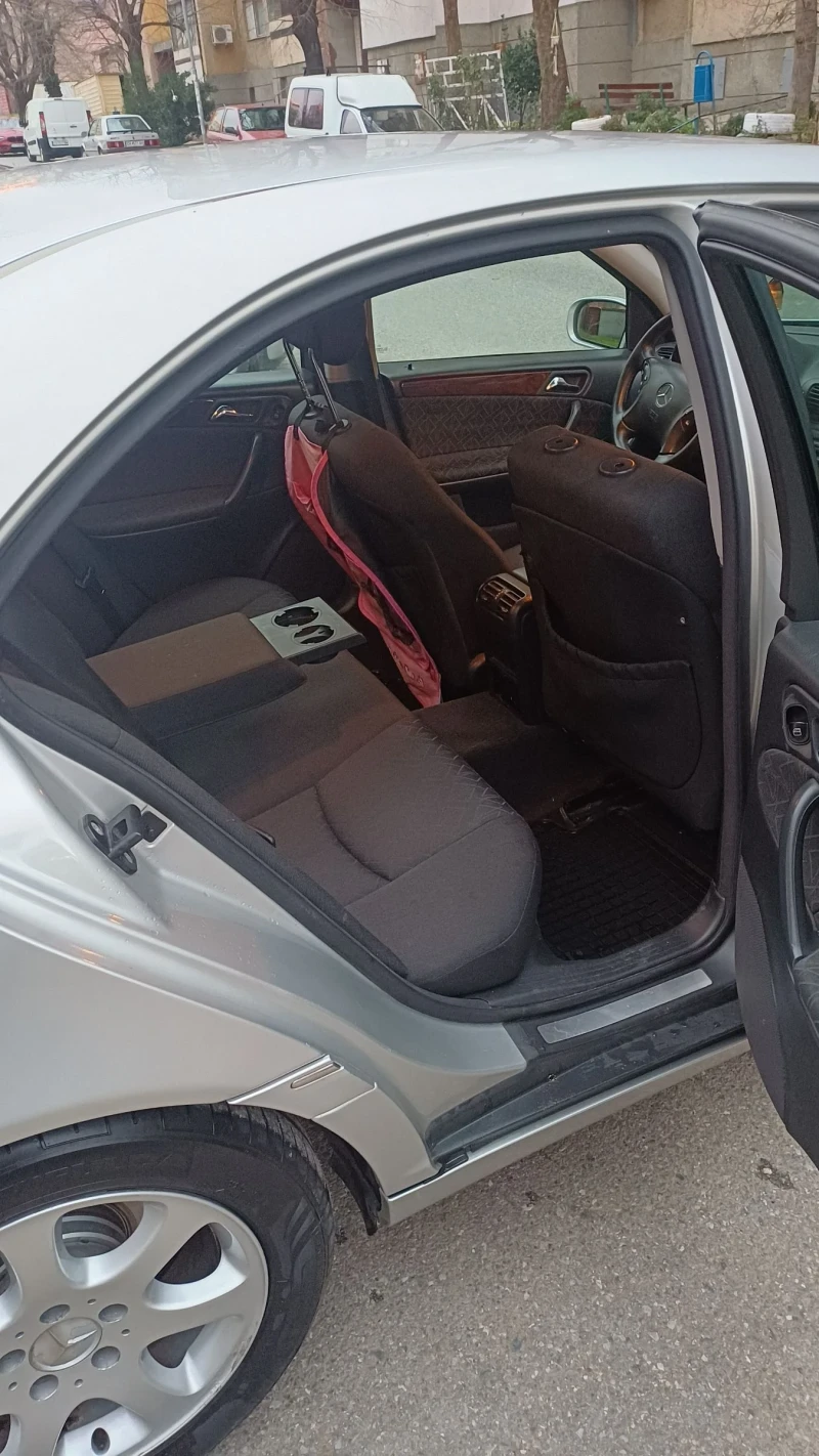 Mercedes-Benz C 200, снимка 4 - Автомобили и джипове - 52890587