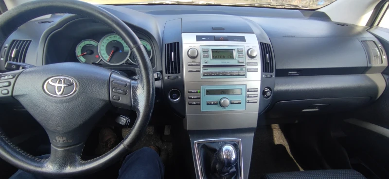 Toyota Corolla verso 2, 2 D-CAT, снимка 10 - Автомобили и джипове - 53432376