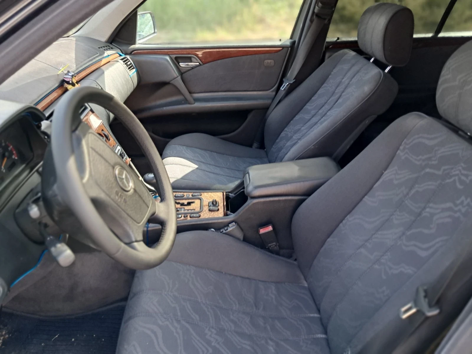 Mercedes-Benz E 220  - изображение 2