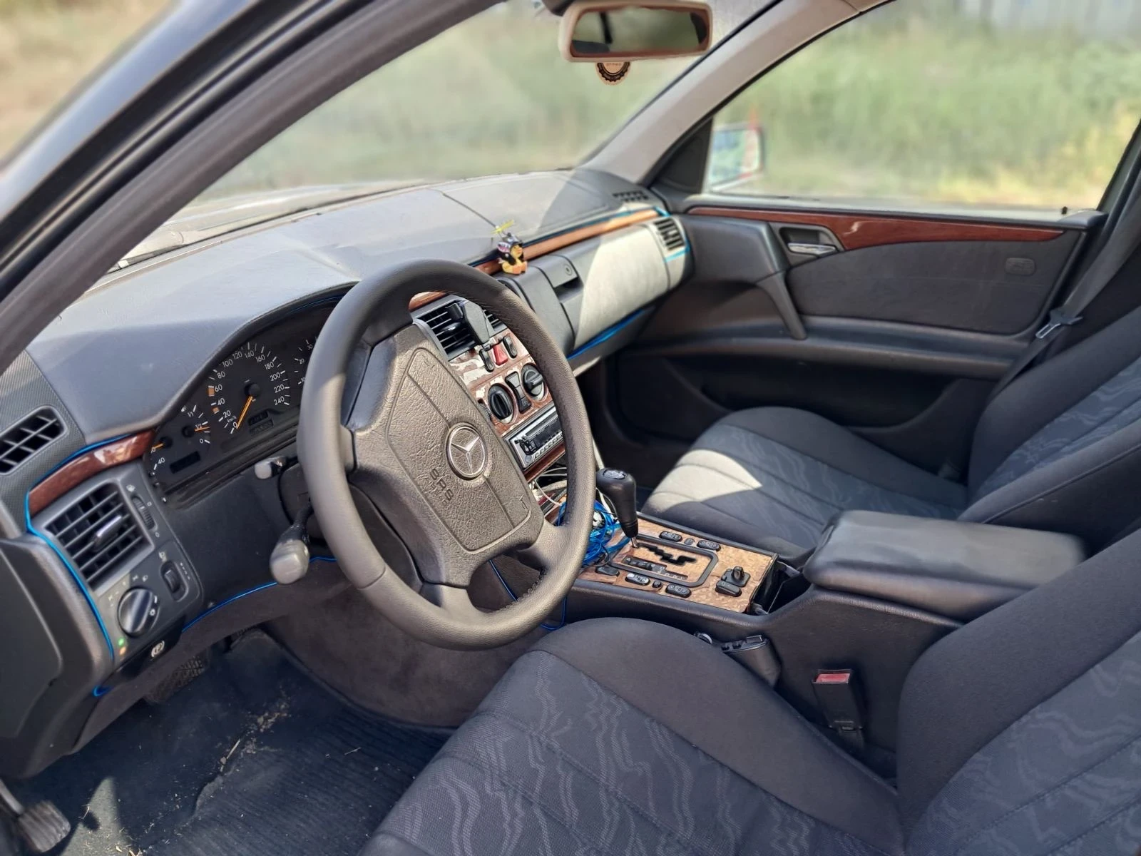 Mercedes-Benz E 220  - изображение 10