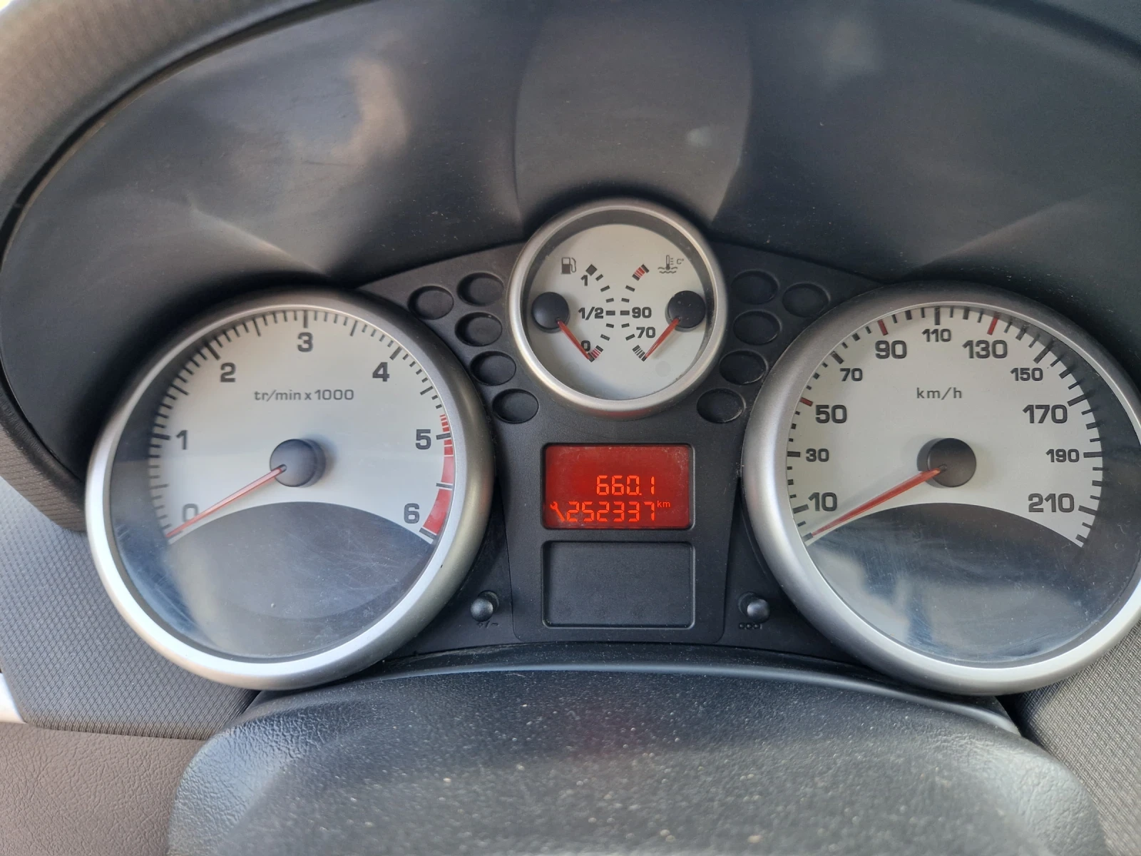 Peugeot 207 1.4HDI, 75кс, 08г, 5вр, Италия , снимка 14 - Автомобили и джипове - 54703305