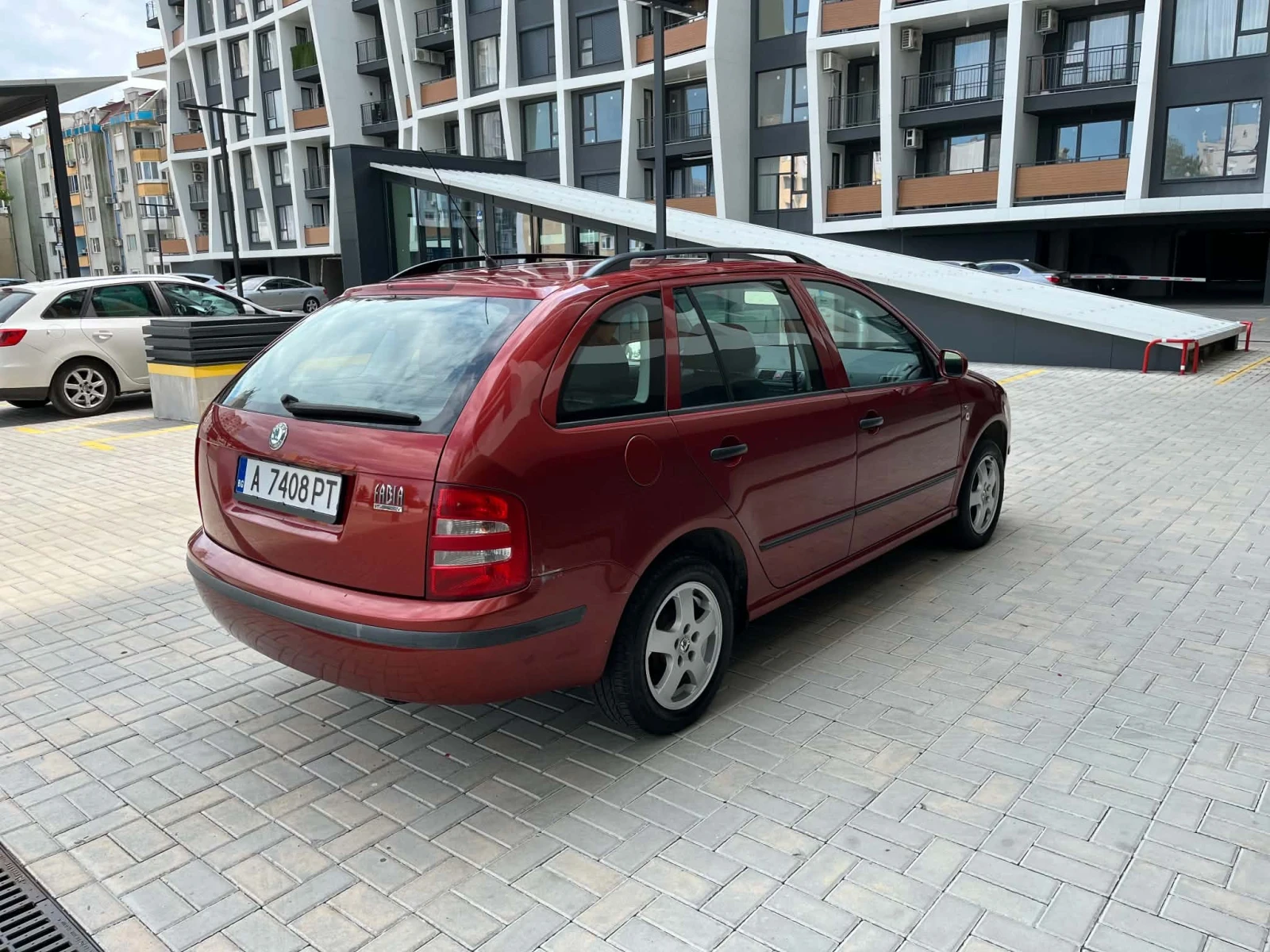 Skoda Fabia 1.4i , снимка 4 - Автомобили и джипове - 54914975