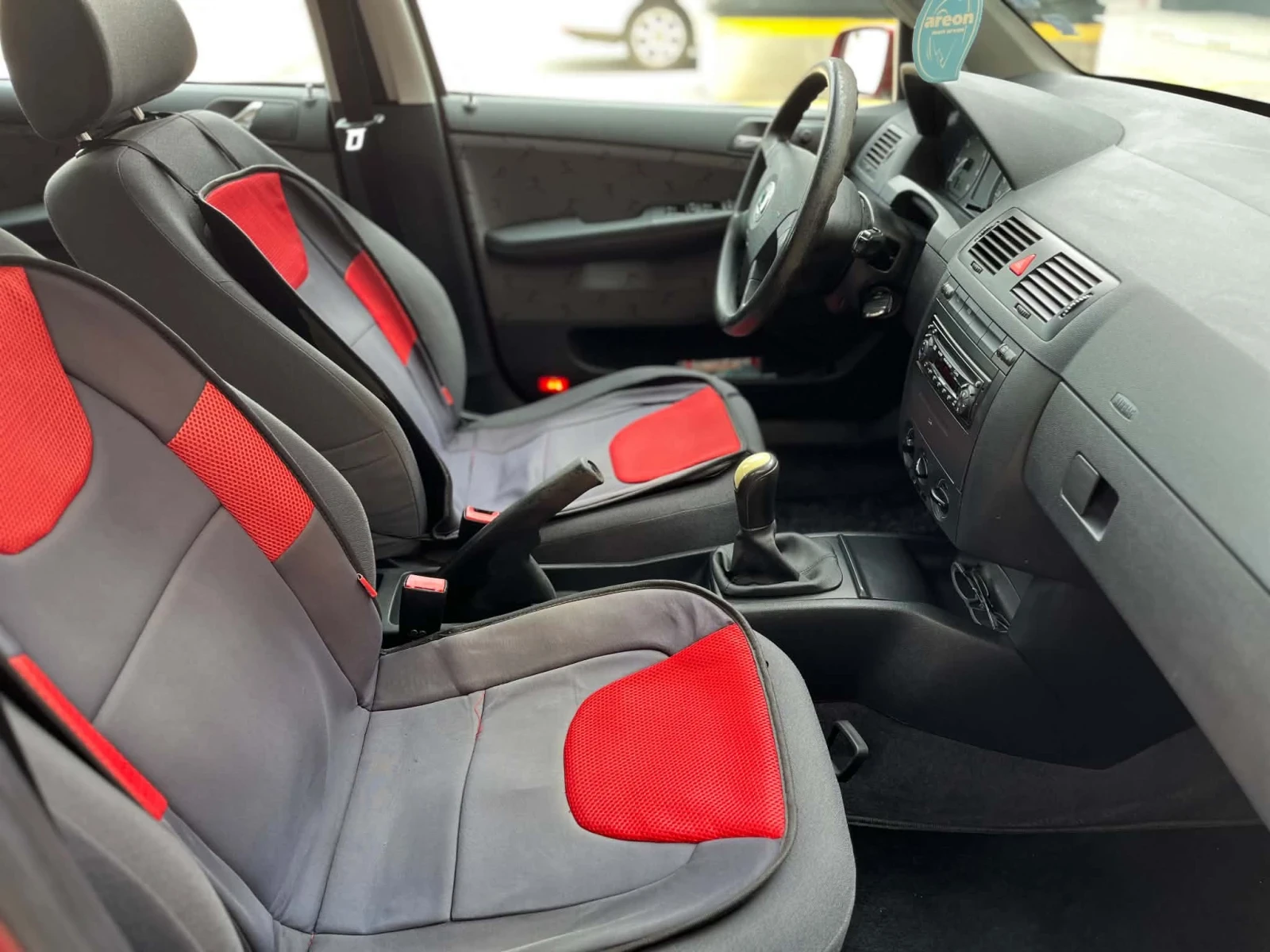 Skoda Fabia 1.4i , снимка 8 - Автомобили и джипове - 54914975