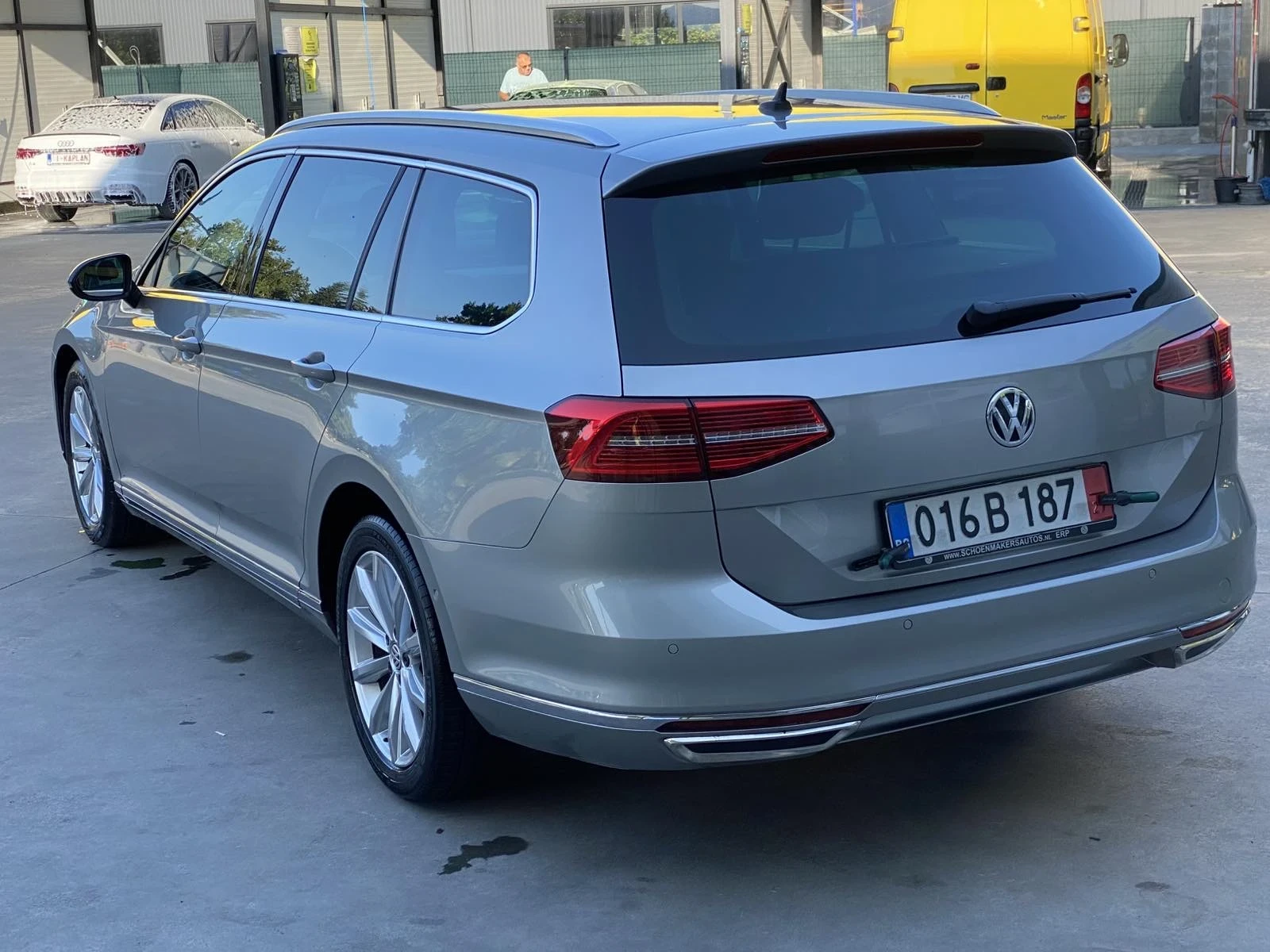 VW Passat 1.6 TDI/HIGH LINE, снимка 3 - Автомобили и джипове - 55500016