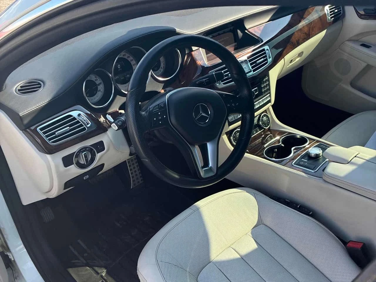 Mercedes-Benz CLS 550 DISTRONIC | HARMAN/K | + ГУМИ ДЖАНТИ | , снимка 5 - Автомобили и джипове - 55582932