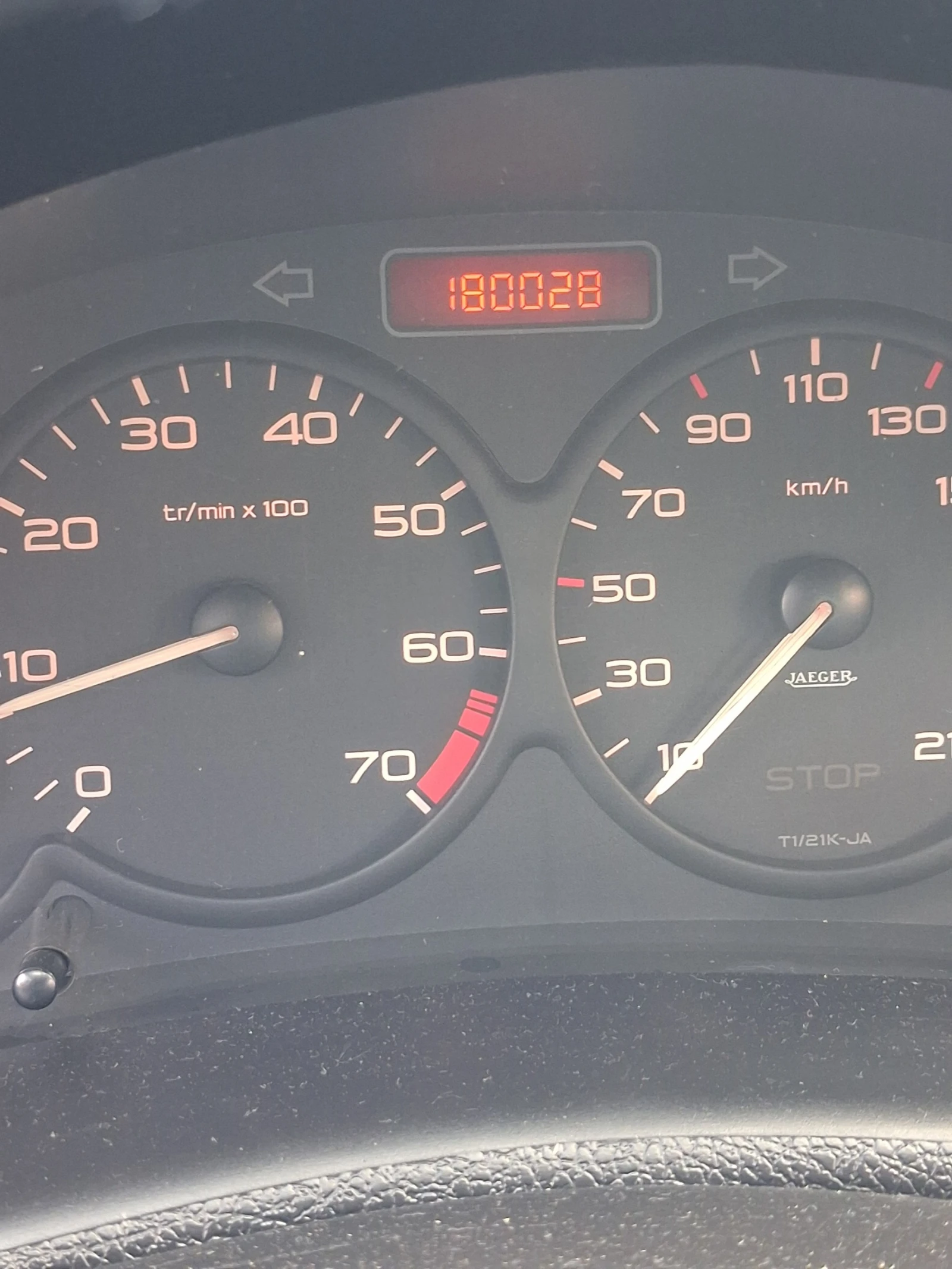 Peugeot 206 1.1, снимка 8 - Автомобили и джипове - 55888763