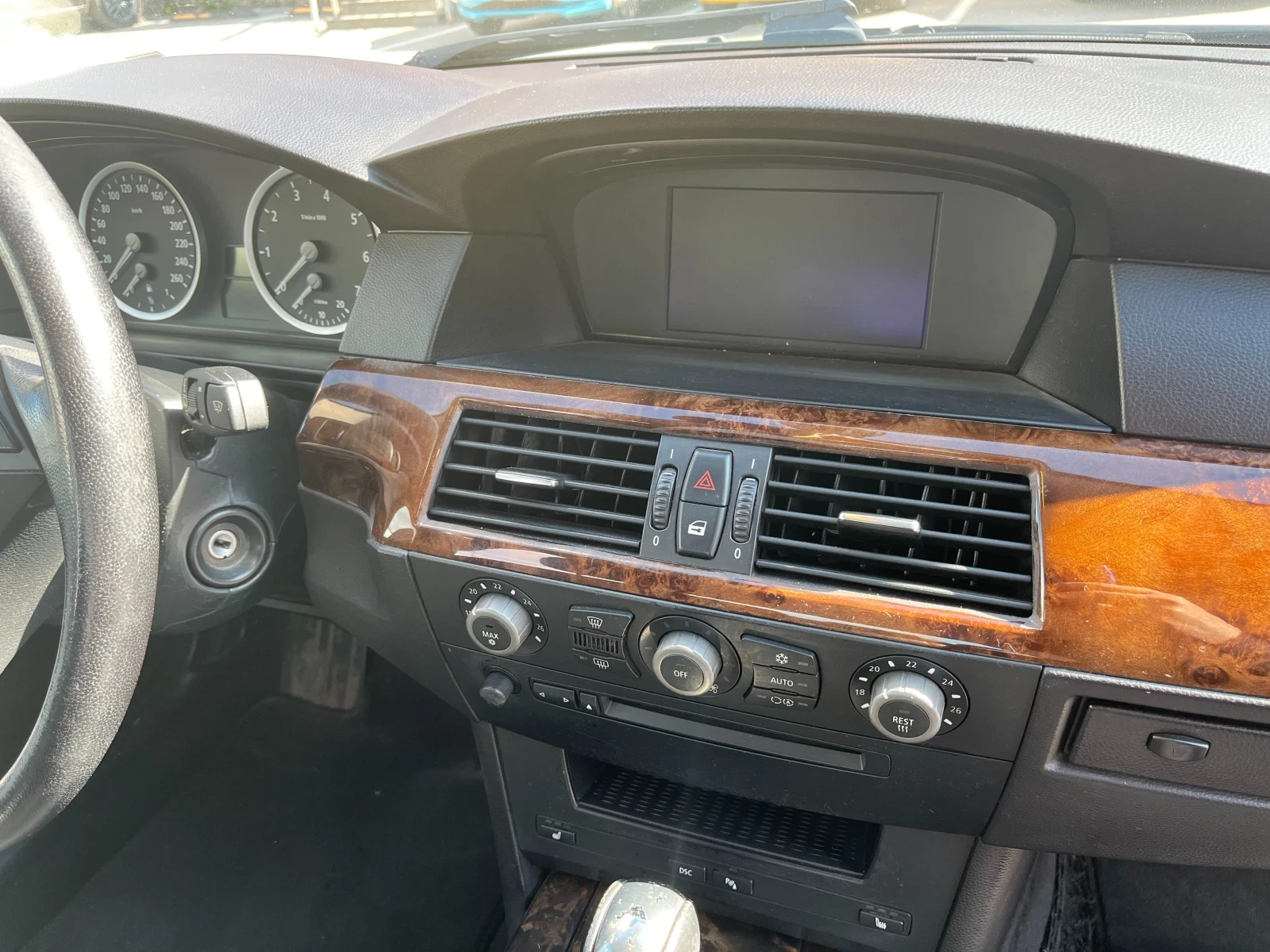 BMW 520, снимка 6 - Автомобили и джипове - 55891051