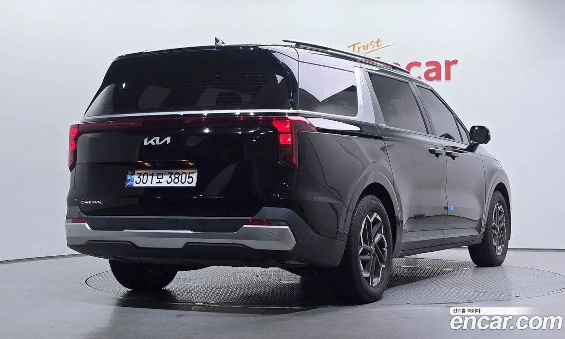 Kia Carnival Diesel 9-Seater Prestige, снимка 2 - Автомобили и джипове - 56155287