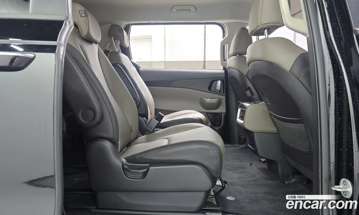 Kia Carnival Diesel 9-Seater Prestige, снимка 12 - Автомобили и джипове - 56155287