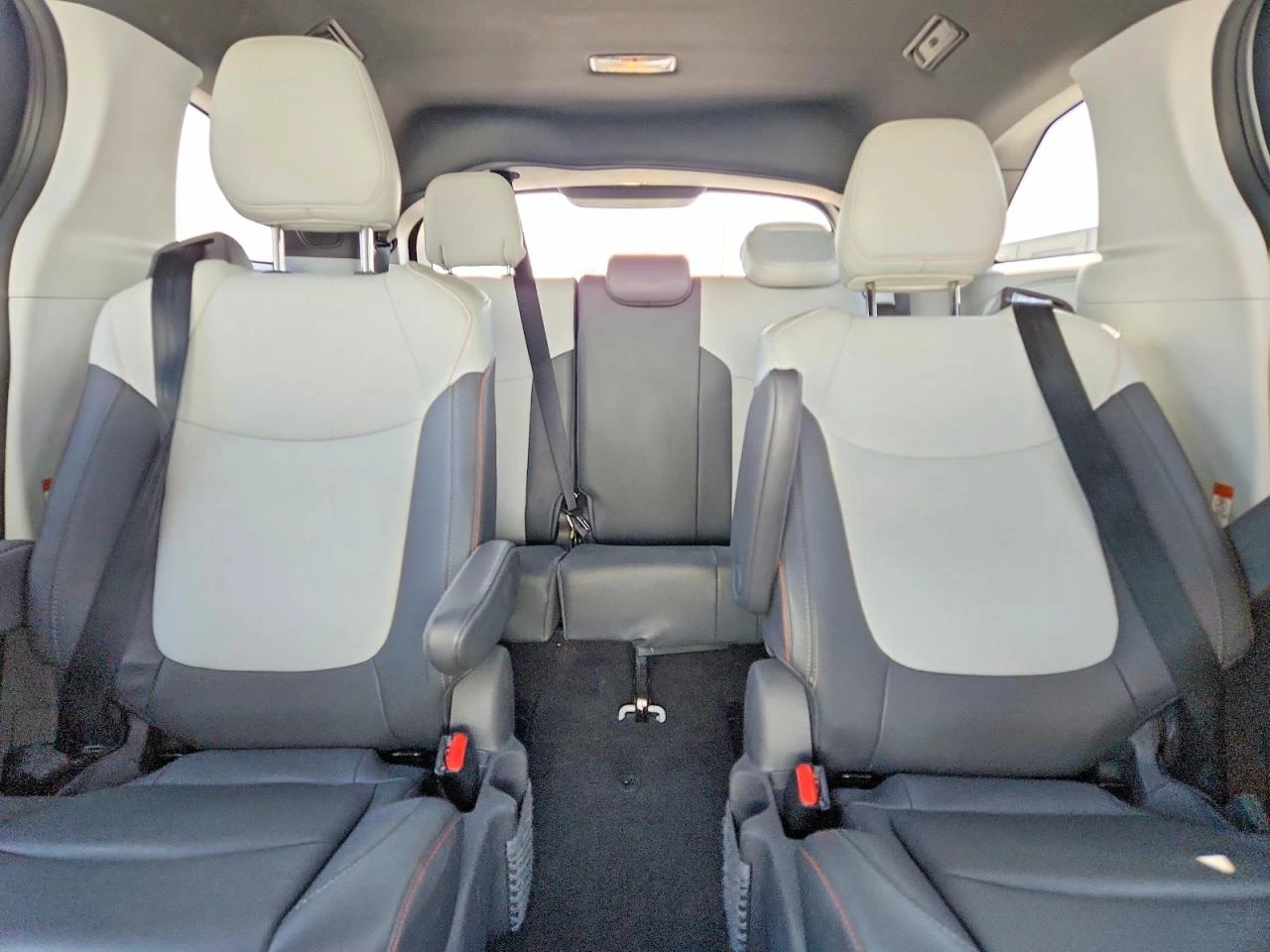 Toyota Sienna 2.5l Xse, снимка 10 - Автомобили и джипове - 56664328