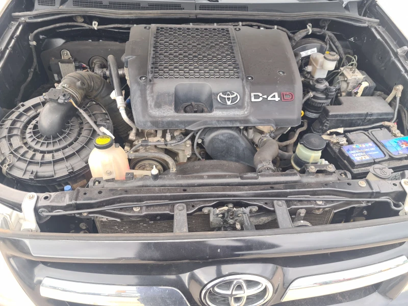 Toyota Hilux, снимка 13 - Автомобили и джипове - 47554158