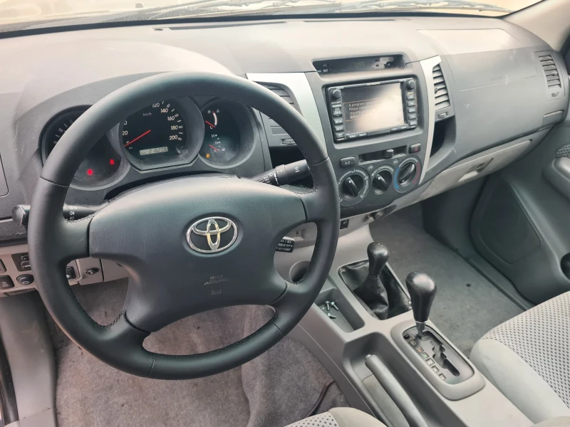 Toyota Hilux, снимка 11 - Автомобили и джипове - 47554158