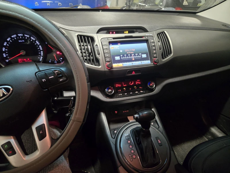 Kia Sportage, снимка 2 - Автомобили и джипове - 52282114