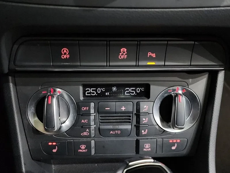 Audi Q3 2.0 TDI Quattro, снимка 17 - Автомобили и джипове - 55128637
