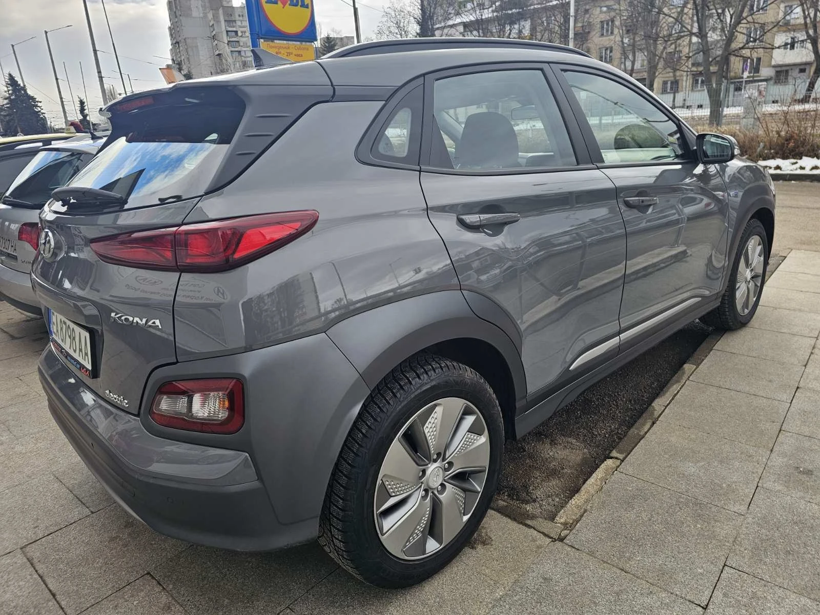 Hyundai Kona 42KW Сервизна история, реални км - изображение 5