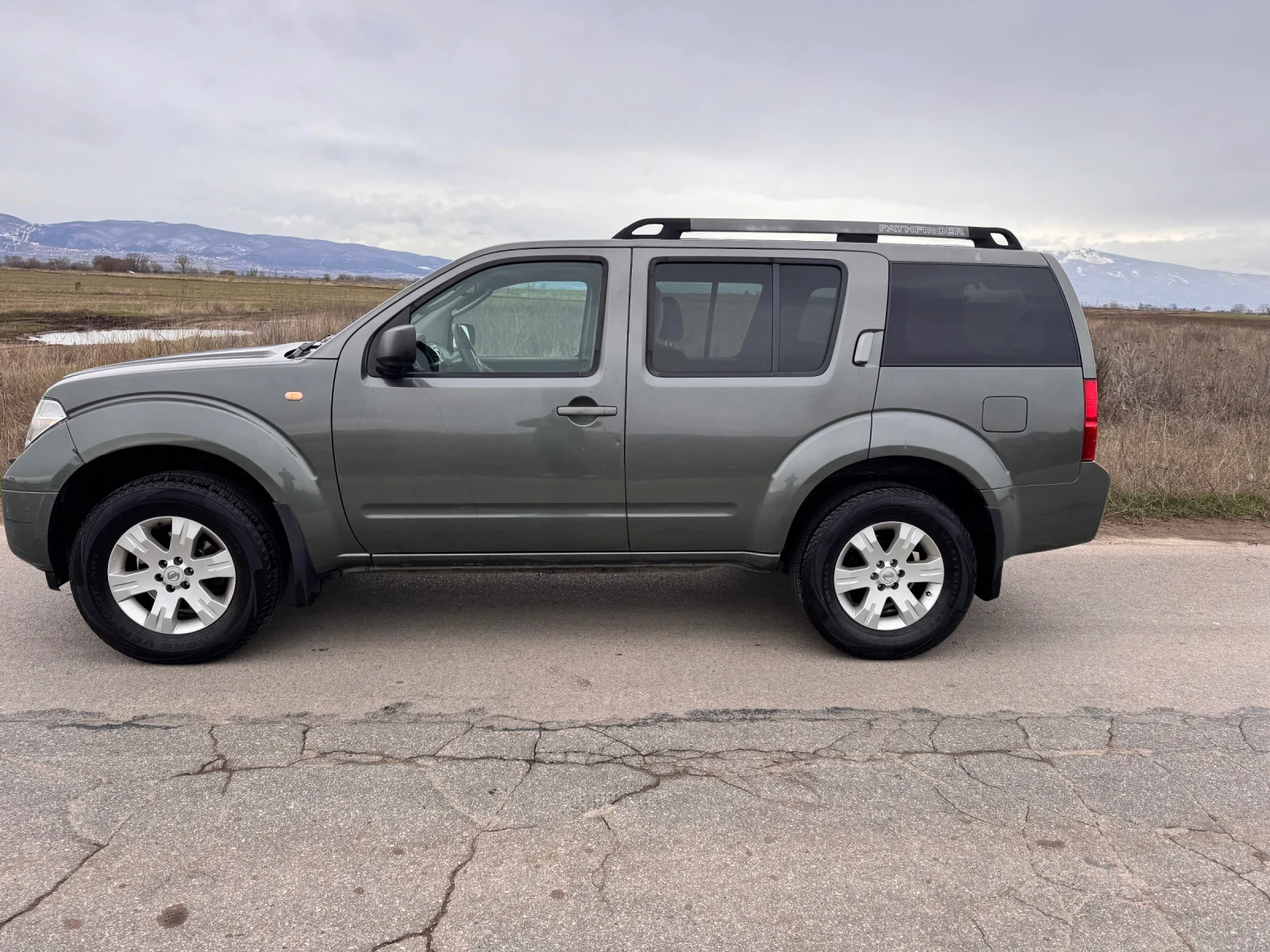 Nissan Pathfinder Nissan Bulgaria Automatic 4x4 Реални Километри - изображение 2
