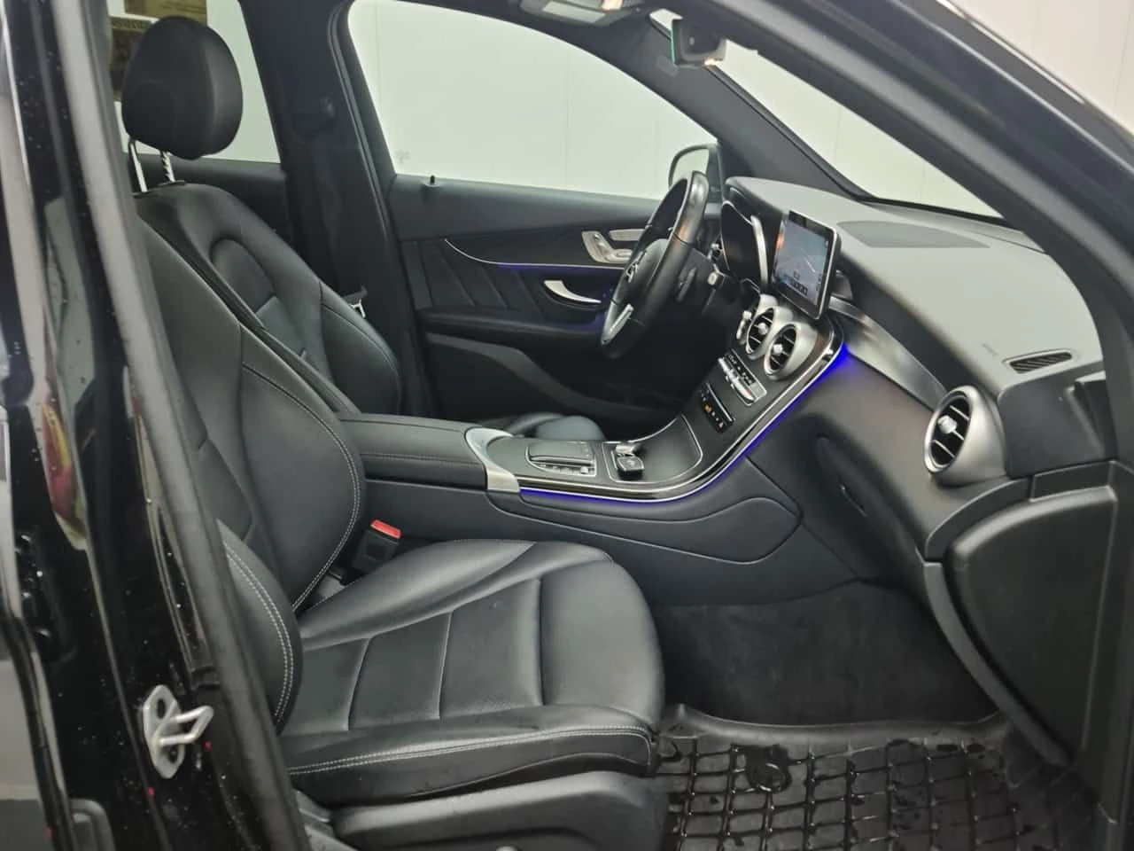 Mercedes-Benz GLC * 300 * ПАНОРАМА * ПОДГРЕВ * ДВА КЛЮЧА, снимка 9 - Автомобили и джипове - 53987344