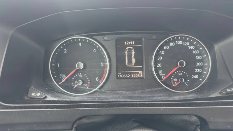 VW Caravelle 2.0TDI* АВТОМАТ* 8+ 1, снимка 14 - Бусове и автобуси - 52427789