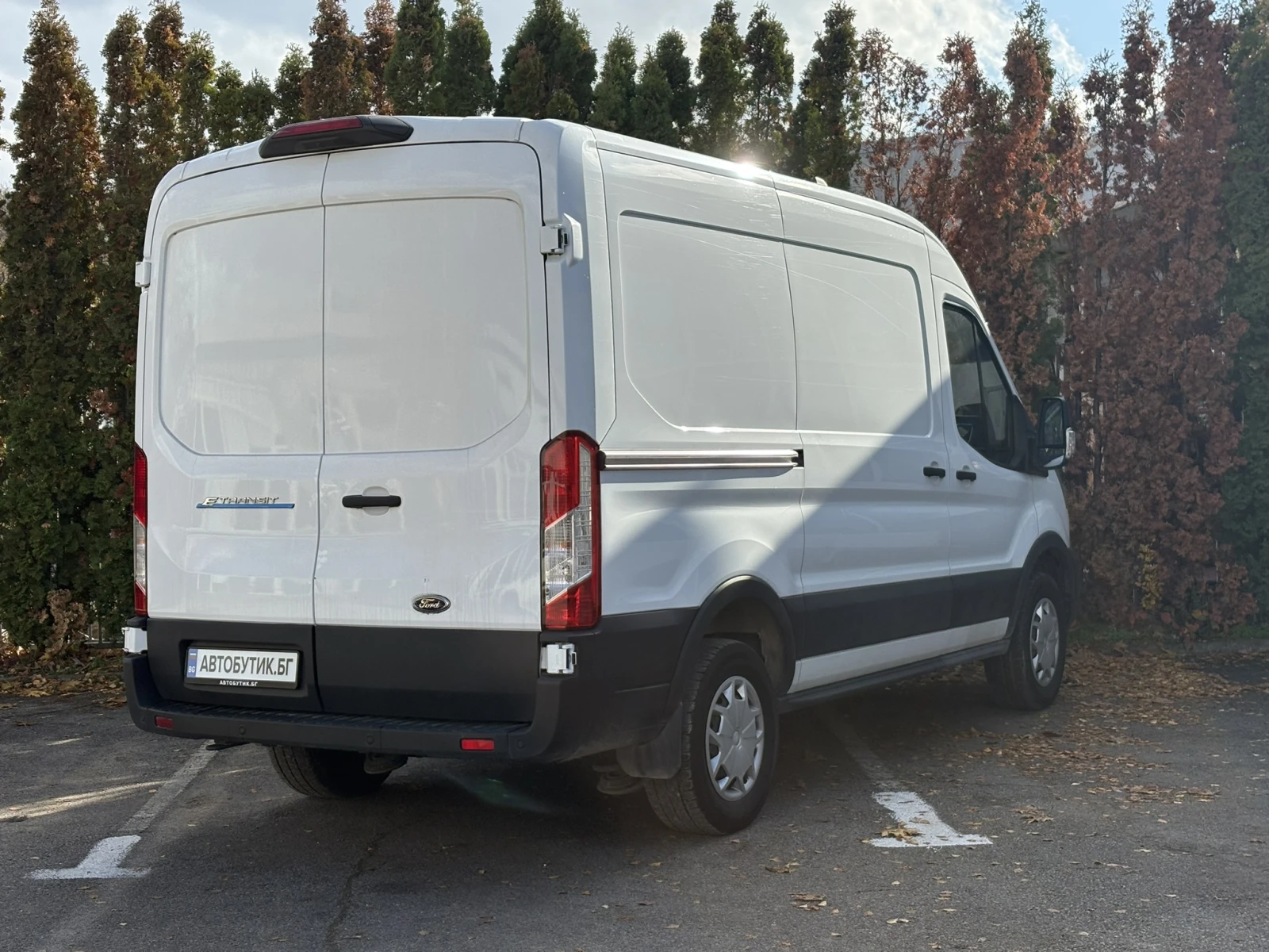 Ford Transit e-Transit 350 L2H2 - изображение 4