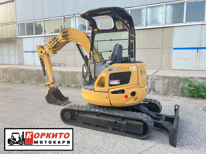 Багер Cat 030Esr / Перфектен / Оригинална боя, снимка 3 - Индустриална техника - 51323201