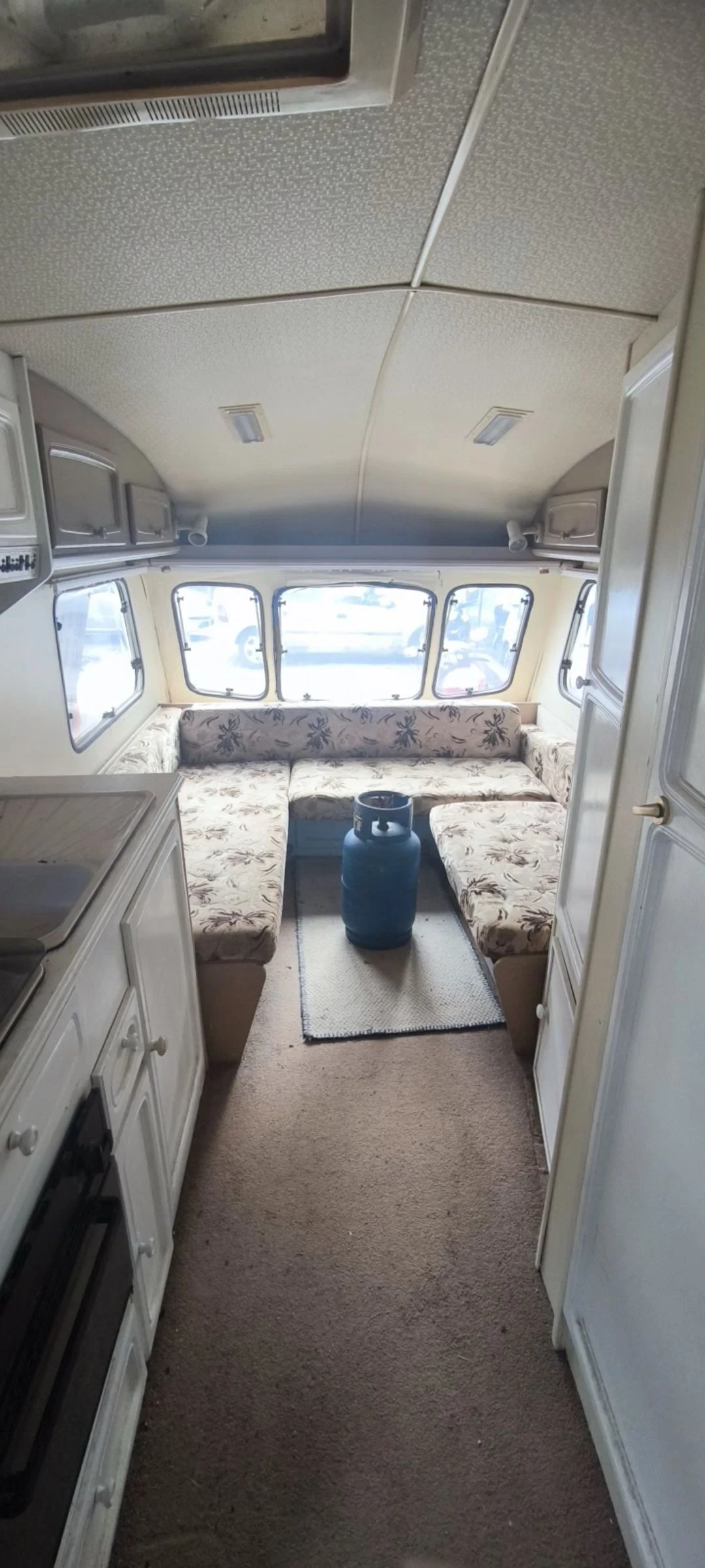 Каравана EVM ELITE, снимка 5 - Каравани и кемпери - 54206861