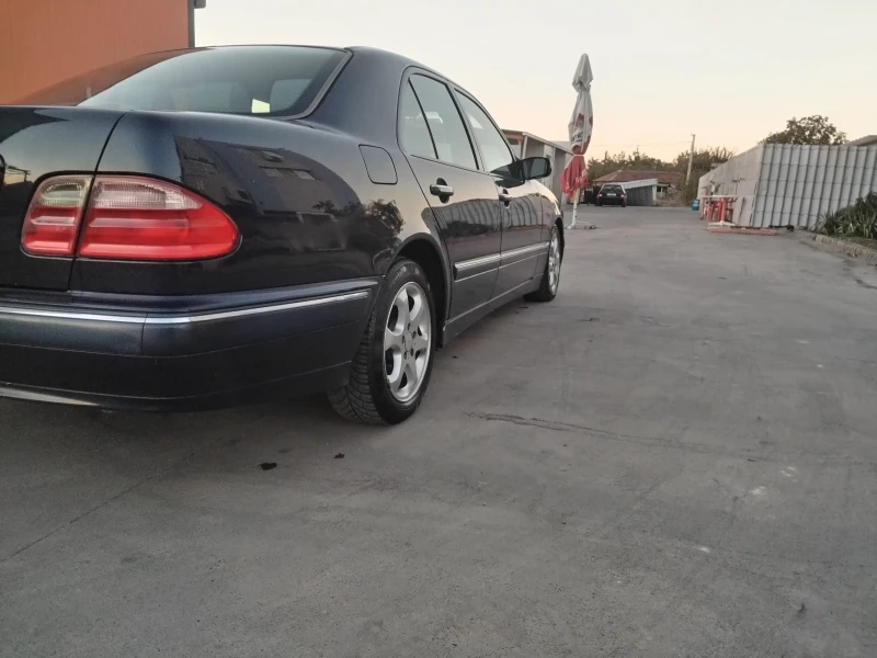 Mercedes-Benz E 200, снимка 7 - Автомобили и джипове - 47655284