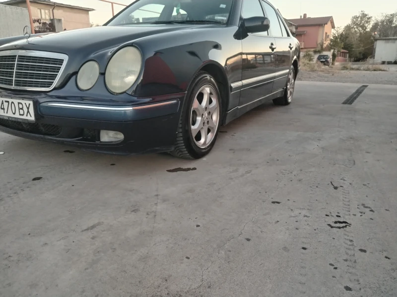 Mercedes-Benz E 200, снимка 12 - Автомобили и джипове - 47655284