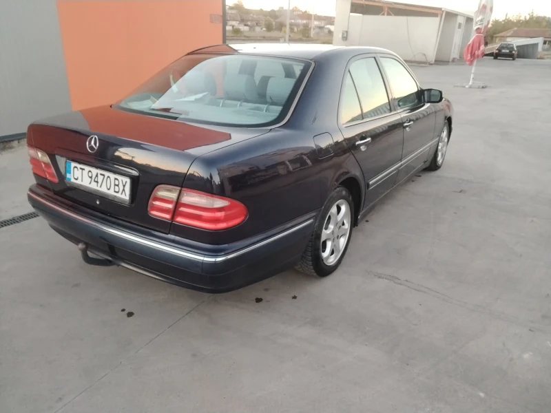 Mercedes-Benz E 200, снимка 4 - Автомобили и джипове - 47655284