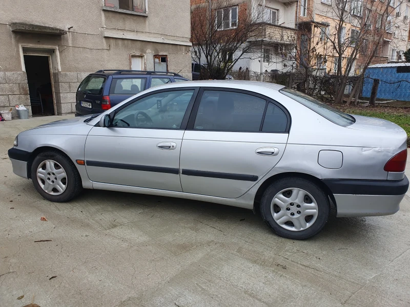 Toyota Avensis 1.6VVTI, снимка 2 - Автомобили и джипове - 48270114