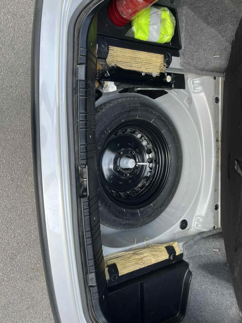 BMW 320, снимка 13 - Автомобили и джипове - 52275113