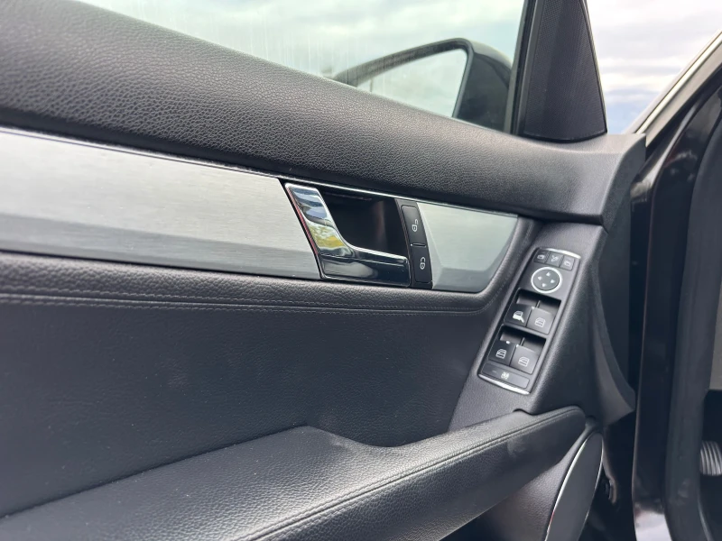 Mercedes-Benz 220, снимка 12 - Автомобили и джипове - 52306111