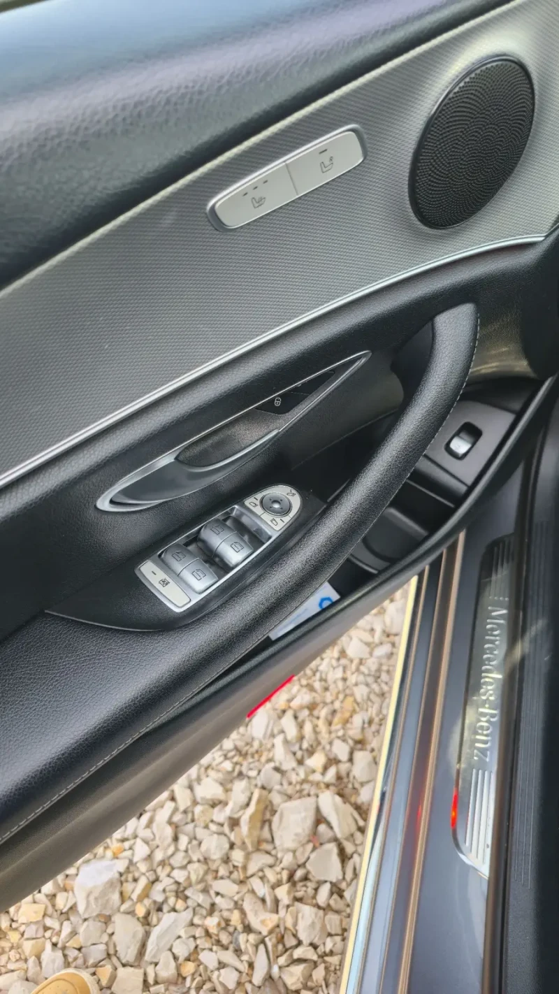 Mercedes-Benz E 220 220 D, снимка 11 - Автомобили и джипове - 52735428