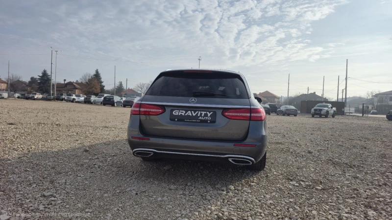 Mercedes-Benz E 220 220 D, снимка 2 - Автомобили и джипове - 52735428