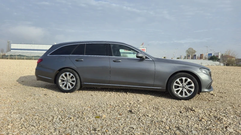 Mercedes-Benz E 220 220 D, снимка 4 - Автомобили и джипове - 52735428