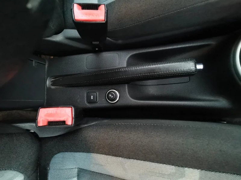 Skoda Fabia 1.4-86кс Климатик, снимка 16 - Автомобили и джипове - 52792674